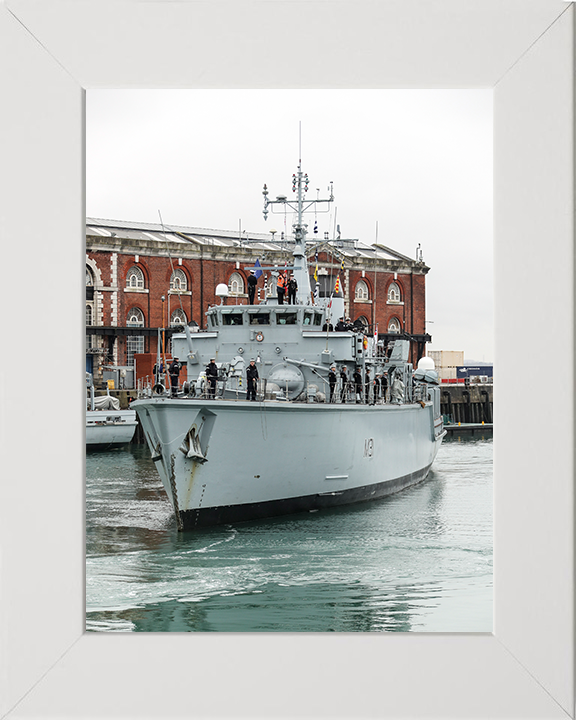 HMS Cattistock (M31) Photo Print - Portsmouth 2019 - Royal Navy Hunt Class MineHunter Posters, Prints, & Visual Artwork Hampshire Prints 10 x 8 White Frame No