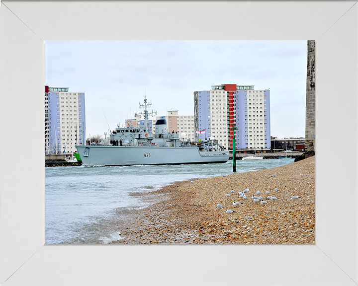 HMS Chiddingfold (M37) Photo Print - Leaving Portsmouth 2013 - Royal Navy Hunt Class Minehunter Posters, Prints, & Visual Artwork Hampshire Prints 10 x 8 White Frame No