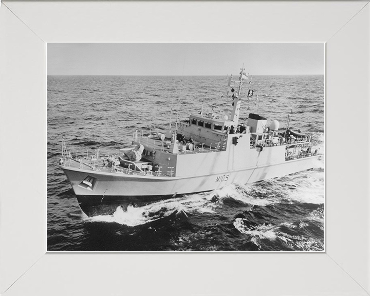 HMS Bridport (M105) Royal Navy Sandown Class Mine Hunter at Sea Photo Print Wall Art Decor Posters, Prints, & Visual Artwork Hampshire Prints 10 x 8 White Frame No