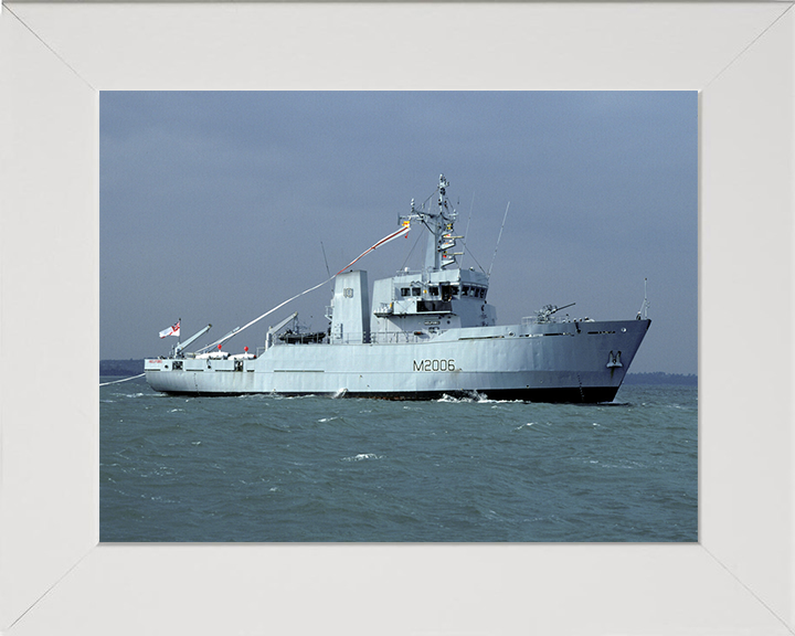 HMS Helford M2006 | Photo Print | Framed Print | River Class | Minesweeper | Royal Navy Hampshire Prints