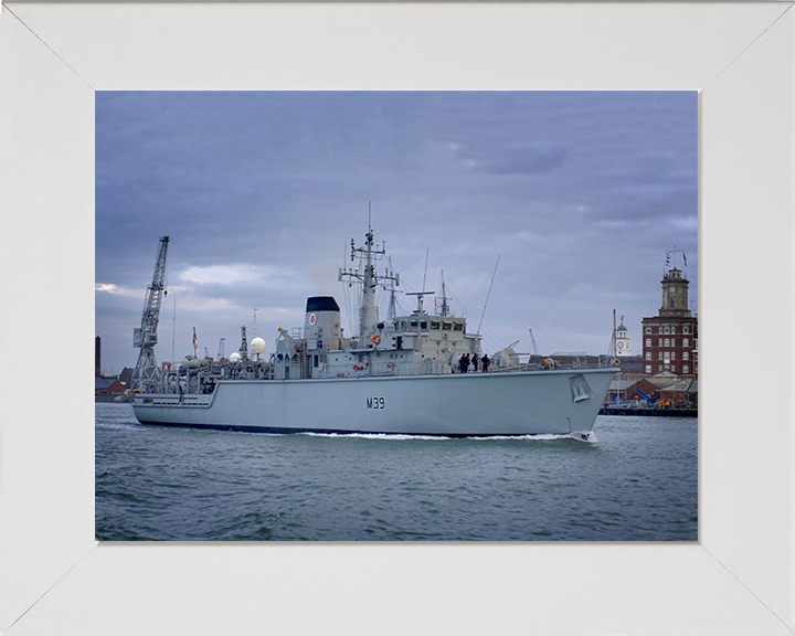 HMS Hurworth M39 | Photo Print | Framed Print | Hunt Class | Mine Warfare Vessel | Royal Navy Hampshire Prints