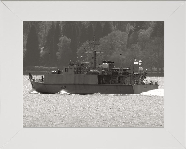HMS Bangor (M109) Photo Print - Clyde 2008 - Royal Navy Sandown Class Minehunter Posters, Prints, & Visual Artwork Hampshire Prints 10 x 8 White Frame No