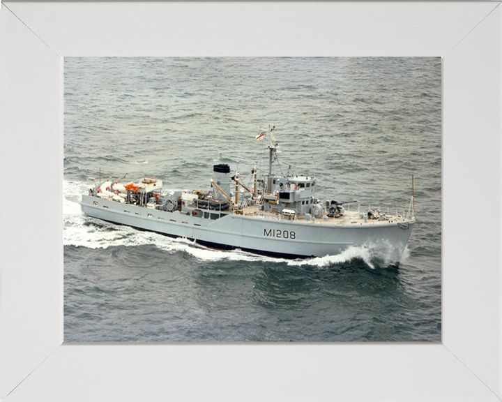 HMS Lewiston M1208 | Photo Print | Framed Print | Ton Class | Minesweeper | Royal Navy Hampshire Prints