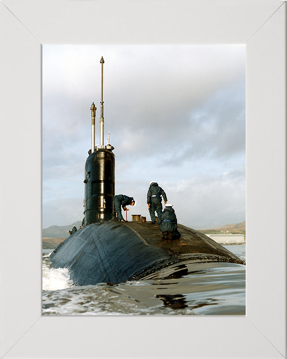 HMS Sceptre (S104) Photo Print - Clyde 1995 - Royal Navy Swiftsure Class Submarine Hampshire Prints 10 x 8 White Frame No