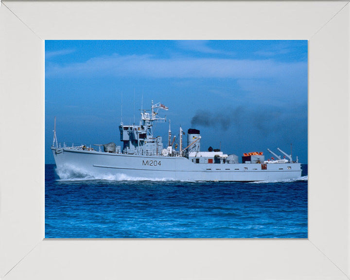 HMS Stubbington M1204 | Photo Print | Framed Print | Ton Class | Minesweeper | Royal Navy Hampshire Prints