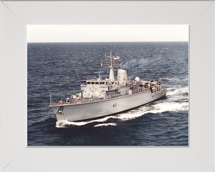 HMS Cattistock (M31) Royal Navy Hunt Class MineHunter Port Side View at Sea Photo Print Wall Art Decor Posters, Prints, & Visual Artwork Hampshire Prints 10 x 8 White Frame No