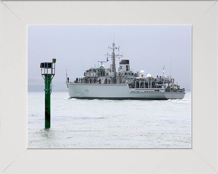 HMS Cattistock (M31) Royal Navy Hunt Class MineHunter Leaving Harbour Photo Print Wall Art Decor Posters, Prints, & Visual Artwork Hampshire Prints 10 x 8 White Frame No