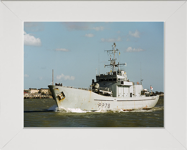 HMS Alderney (P278) Royal Navy Island Class Patrol Vessel Entering Portsmouth Harbour Photo Print Wall Art Decor Posters, Prints, & Visual Artwork Hampshire Prints 10 x 8 White Frame No