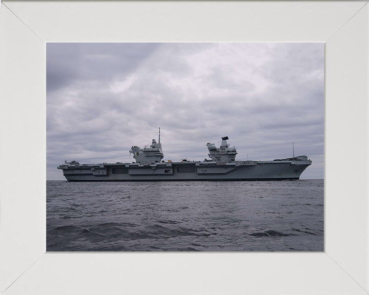 HMS Queen Elizabeth R08 | Photo Print | Framed Print | Queen Elizabeth Class | Aircraft Carrier | Royal Navy Hampshire Prints