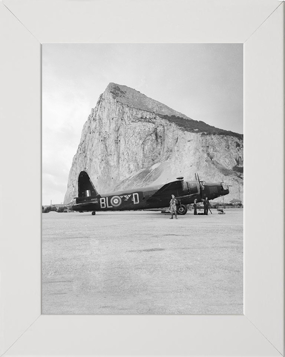 RAF Vickers Wellington Mark IC Gibraltar Photo Print - Royal Air Force Aircraft Hampshire Prints 10 x 8 White Frame No