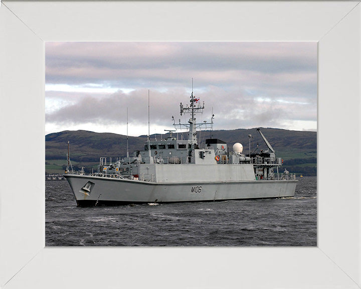 HMS Penzance M106 | Photo Print | Framed Print | Sandown Class | Minehunter | Royal Navy Hampshire Prints