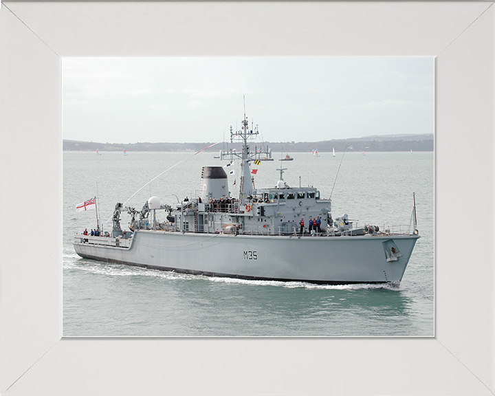 HMS Dulverton (M35) Royal Navy Hunt Class Mine Warfare Vessel Paying off Photo Print Wall Art Decor Posters, Prints, & Visual Artwork Hampshire Prints 10 x 8 White Frame No