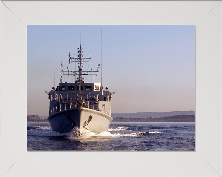 HMS Shoreham M112 | Photo Print | Framed Print | Sandown Class | Minehunter | Royal Navy Hampshire Prints