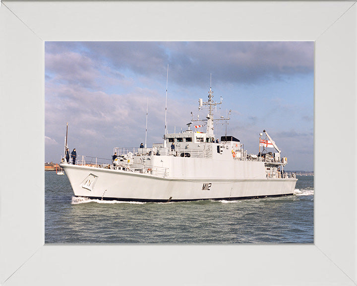 HMS Shoreham M112 | Photo Print | Framed Print | Sandown Class | Minehunter | Royal Navy Hampshire Prints