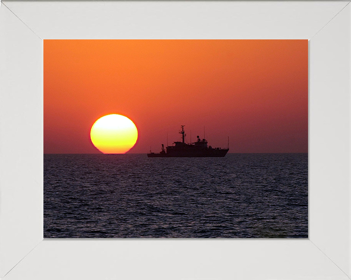HMS Brocklesby (M33) Photo Print - Silhouette 2003 - Royal Navy Hunt Class Mine Warfare Vessel Posters, Prints, & Visual Artwork Hampshire Prints 10 x 8 White Frame No