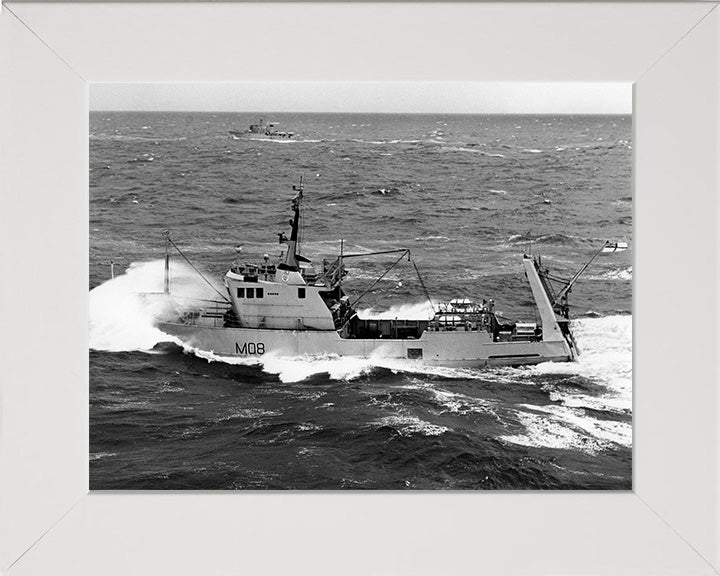 HMS Venturer M08 | Photo Print | Framed Print | Converted Minesweeper | Royal Navy Hampshire Prints