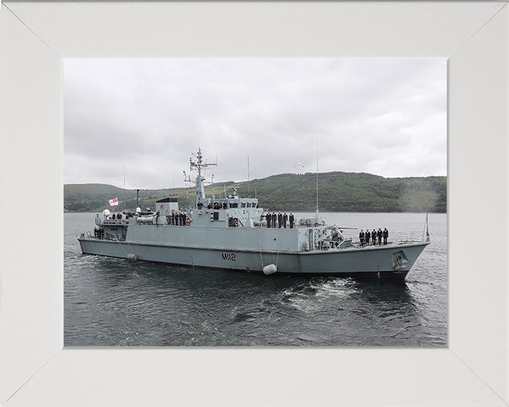 HMS Shoreham M112 | Photo Print | Framed Print | Sandown Class | Minehunter | Royal Navy Hampshire Prints