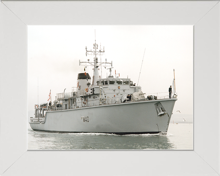 HMS Berkeley (M40) Royal Navy Hunt Class Mine Warfare Vessel Entering Harbour Photo Print Wall Art Decor Posters, Prints, & Visual Artwork Hampshire Prints 10 x 8 White Frame No