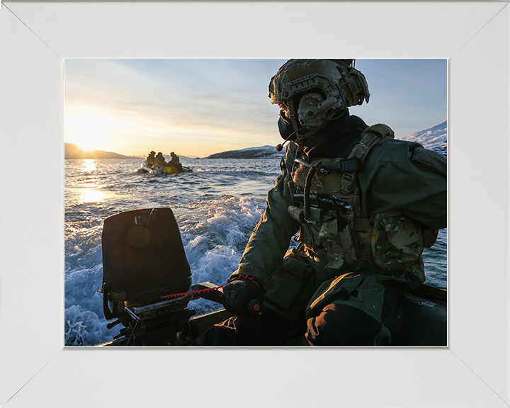 Royal Marine operates a Inflatable Raiding Craft Photo Print 30 Commando Wall Art Military Decor UK Posters, Prints, & Visual Artwork Hampshire Prints 10 x 8 White Frame No