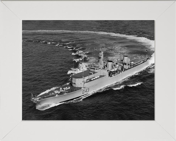 HMS Matapan (D43) Photo Print - At Sea 1975 - Royal Navy Battle Class Destroyer Hampshire Prints 10 x 8 White Frame No
