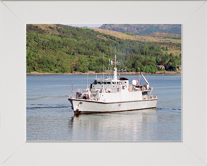 HMS Blyth (M111) Royal Navy Sandown Class Minehunter Clyde 2004 Photo Print Wall Art Decor Posters, Prints, & Visual Artwork Hampshire Prints 10 x 8 White Frame No