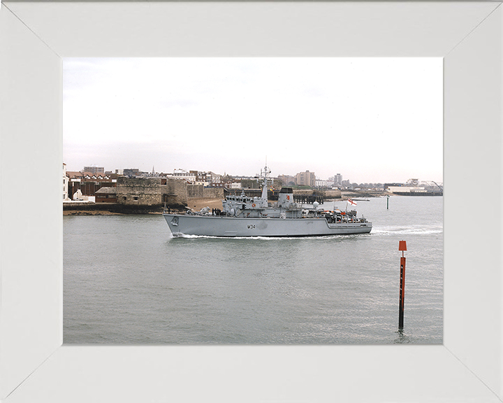 HMS Middleton (M34) Photo Print - Portsmouth 1997 - Royal Navy Hunt Class Mine Warfare Vessel Hampshire Prints 10 x 8 White Frame No