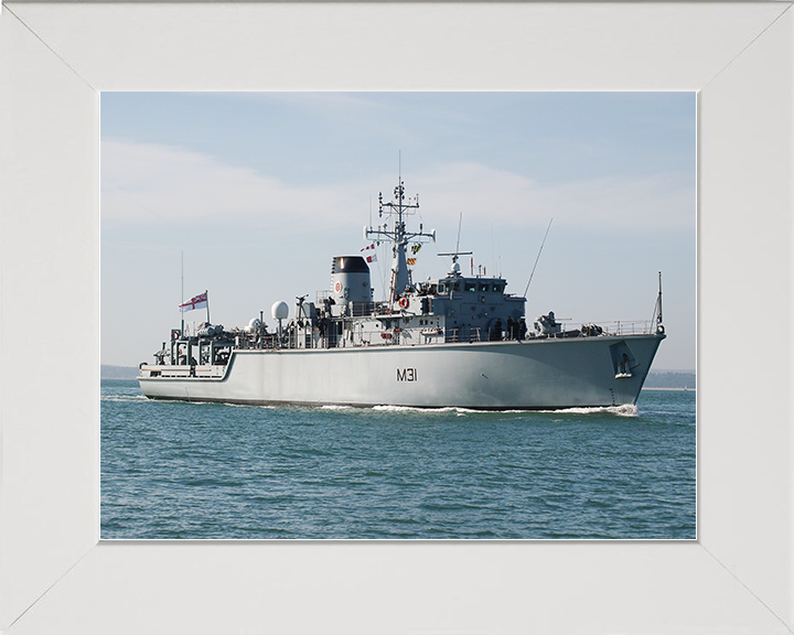 HMS Cattistock (M31) Royal Navy Hunt Class MineHunter Low Starboard View Photo Print Wall Art Decor Posters, Prints, & Visual Artwork Hampshire Prints 10 x 8 White Frame No