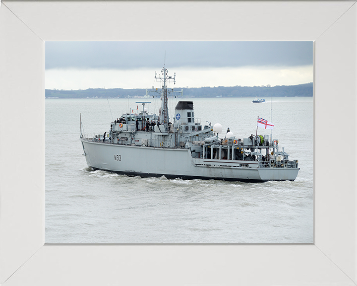 HMS Brocklesby (M33) Royal Navy Hunt Class Mine Warfare Vessel Leaving Port Photo Print Wall Art Decor Posters, Prints, & Visual Artwork Hampshire Prints 10 x 8 White Frame No