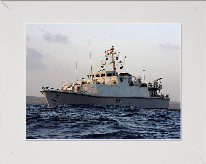 HMS Bangor (M109) Royal Navy Sandown Class Minehunter Low Port Side View Photo Print Wall Art Decor Posters, Prints, & Visual Artwork Hampshire Prints 10 x 8 White Frame No
