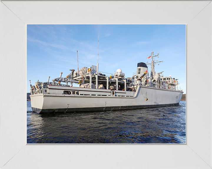 HMS Cattistock (M31) Royal Navy Hunt Class MineHunter Starboard Quarter View Photo Print Wall Art Decor Posters, Prints, & Visual Artwork Hampshire Prints 10 x 8 White Frame No