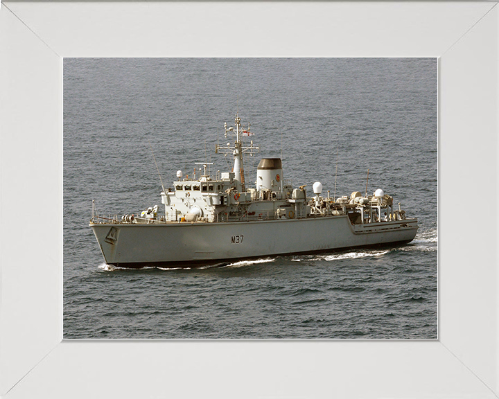 HMS Chiddingfold (M37) Royal Navy Hunt Class Minehunter Port Side View Photo Print Wall Art Decor Posters, Prints, & Visual Artwork Hampshire Prints 10 x 8 White Frame No