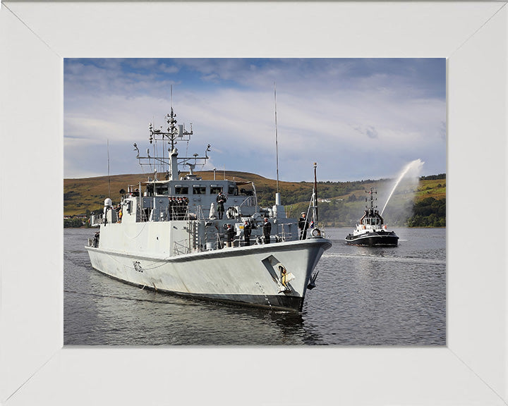 HMS Penzance M106 | Photo Print | Framed Print | Sandown Class | Minehunter | Royal Navy Hampshire Prints