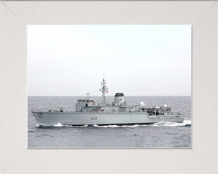 HMS Brocklesby (M33) Royal Navy Hunt Class Mine Warfare Vessel Port Beam View Photo Print Wall Art Decor Posters, Prints, & Visual Artwork Hampshire Prints 10 x 8 White Frame No