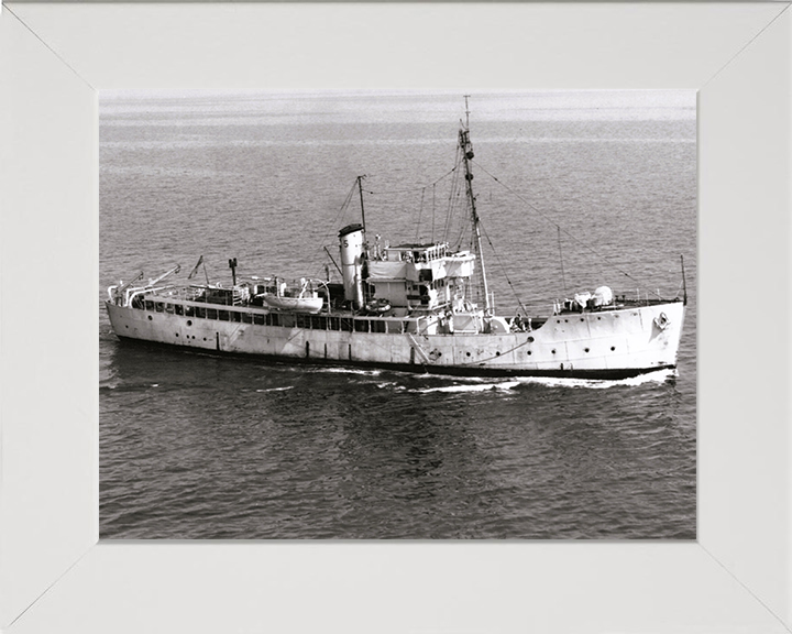 HMS Gateshead T288 | Photo Print | Framed Print | Isles Class | Trawler | Royal Navy Hampshire Prints