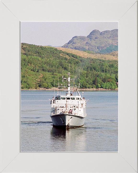 HMS Blyth (M111) Royal Navy Sandown Class Minehunter Bow View Photo Print Wall Art Decor Posters, Prints, & Visual Artwork Hampshire Prints 10 x 8 White Frame No