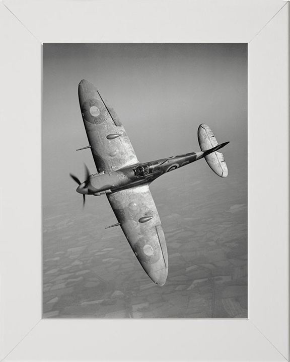RAF Supermarine Spitfire Mk Vb in Flight Photo Print - Royal Air Force Aircraft Hampshire Prints 10 x 8 White Frame No