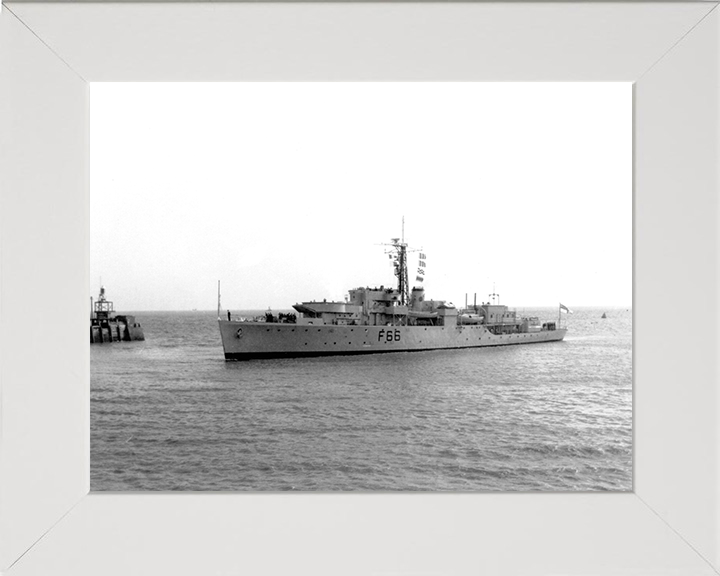HMS Starling (F66) Photo Print - Entering Port 1954 - Royal Navy Black Swan Class Sloop Posters, Prints, & Visual Artwork Hampshire Prints 10 x 8 White Frame No