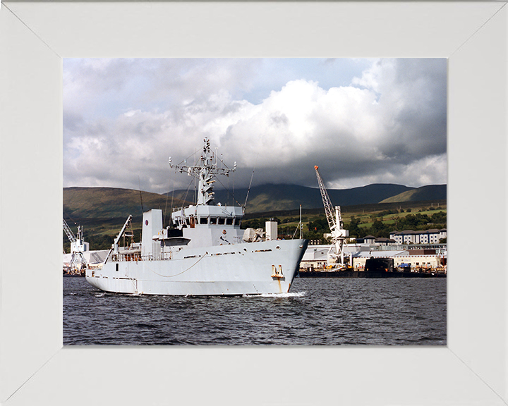 HMS Itchen (M2009) Photo Print - Leaving Faslane - Royal Navy River Class Minesweeper