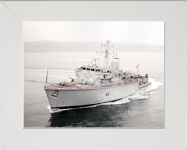 HMS Cattistock (M31) Royal Navy Hunt Class MineHunter Hard Turn Photo Print Wall Art Decor Posters, Prints, & Visual Artwork Hampshire Prints 10 x 8 White Frame No