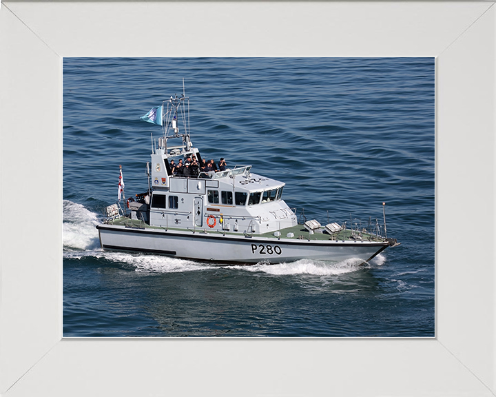 HMS Dasher (P280) Royal Navy Archer Class P2000 Patrol Vessel Underway Photo Print Wall Art Decor Posters, Prints, & Visual Artwork Hampshire Prints 10 x 8 White Frame No