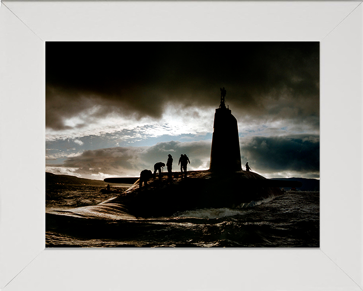 HMS Victorious (S29) Photo Print - Clyde 1995 - Royal Navy Vanguard Class Submarine Hampshire Prints 10 x 8 White Frame No