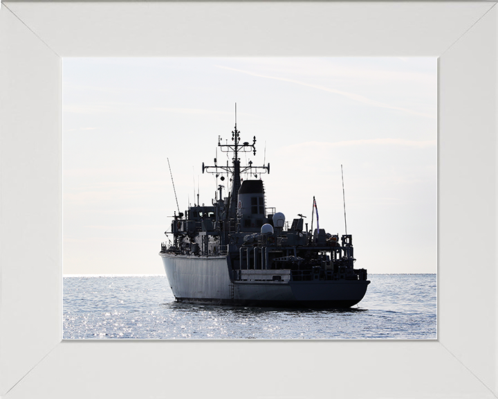 HMS Chiddingfold (M37) Royal Navy Hunt Class Minehunter Port Quarter View Photo Print Wall Art Decor Posters, Prints, & Visual Artwork Hampshire Prints 10 x 8 White Frame No
