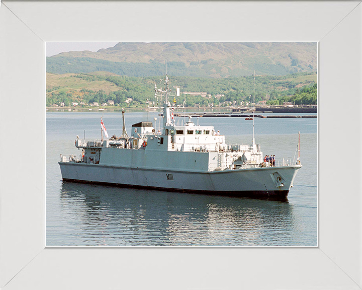 HMS Blyth (M111) Royal Navy Sandown Class Minehunter Starboard View Photo Print Wall Art Decor Posters, Prints, & Visual Artwork Hampshire Prints 10 x 8 White Frame No