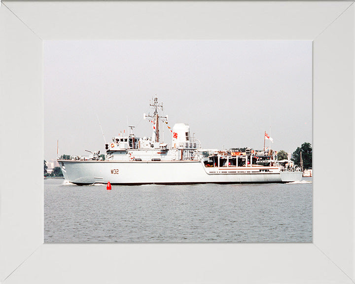 HMS Cottesmore M32 | Photo Print | Framed Print | Hunt Class | Mine Warfare Vessel | Royal Navy Hampshire Prints