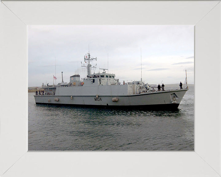 HMS Walney M104 | Photo Print | Framed Print | Sandown Class | minesweeper | Royal Navy Hampshire Prints