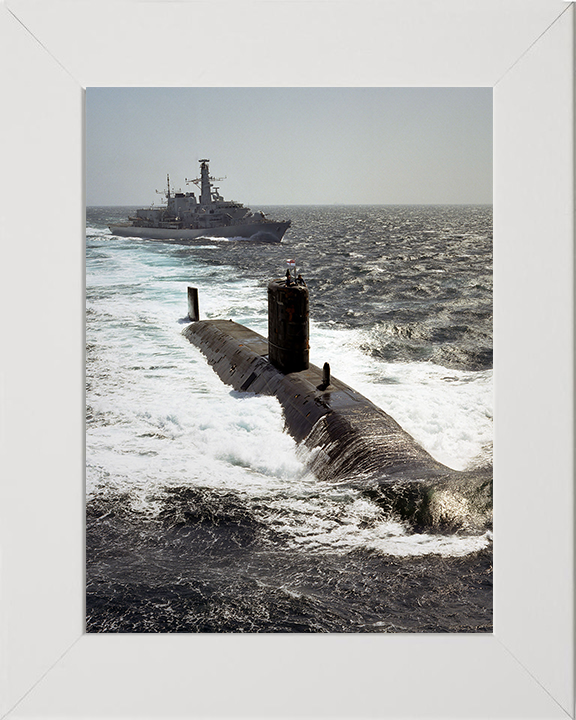 HMS Triumph (S93) Photo Print - Red Sea 2001 - Royal Navy Trafalgar Class Submarine Hampshire Prints 10 x 8 White Frame No
