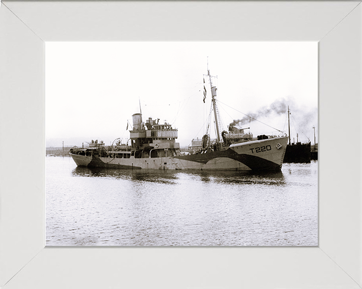 HMS Duncton (T220) Royal Navy Hills Class Trawler Leaving Harbour 1942 Photo Print Wall Art Decor Posters, Prints, & Visual Artwork Hampshire Prints 10 x 8 White Frame No