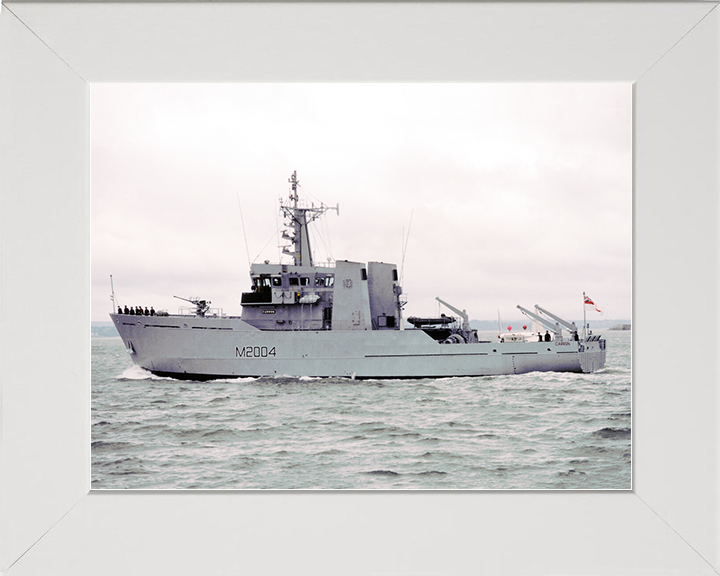 HMS Carron (M2004) Royal Navy River Class Minesweeper Port Side View Photo Print Wall Art Decor Posters, Prints, & Visual Artwork Hampshire Prints 10 x 8 White Frame No