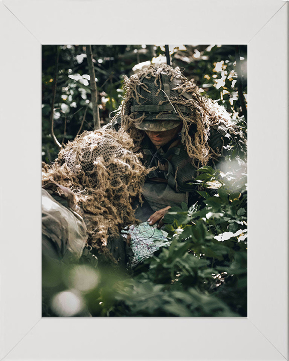 Soldiers Map Reading Photo Print - British Army Hampshire Prints 10 x 8 White Frame No