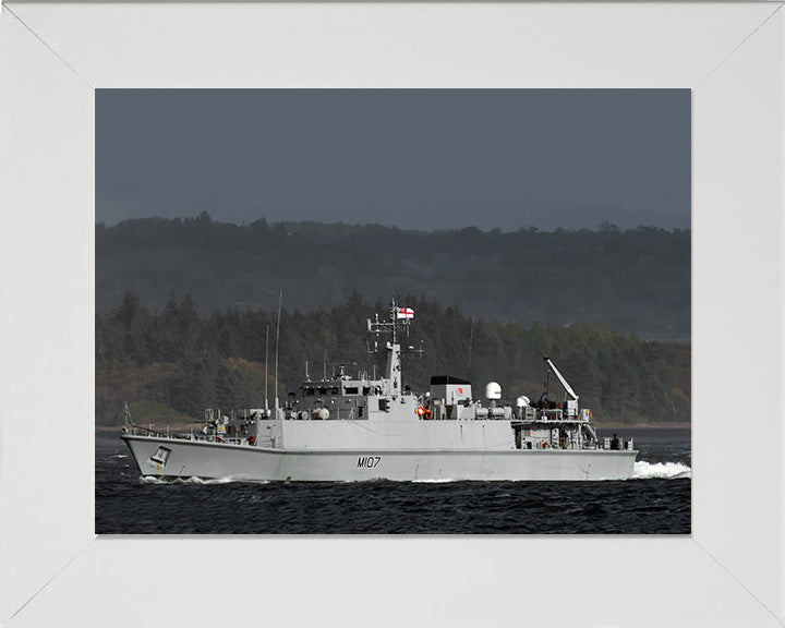 HMS Pembroke M107 | Photo Print | Framed Print | Sandown Class | Minehunter | Royal Navy Hampshire Prints